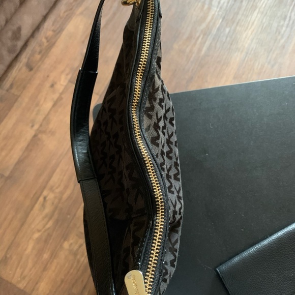 Purse - Picture 2 of 2